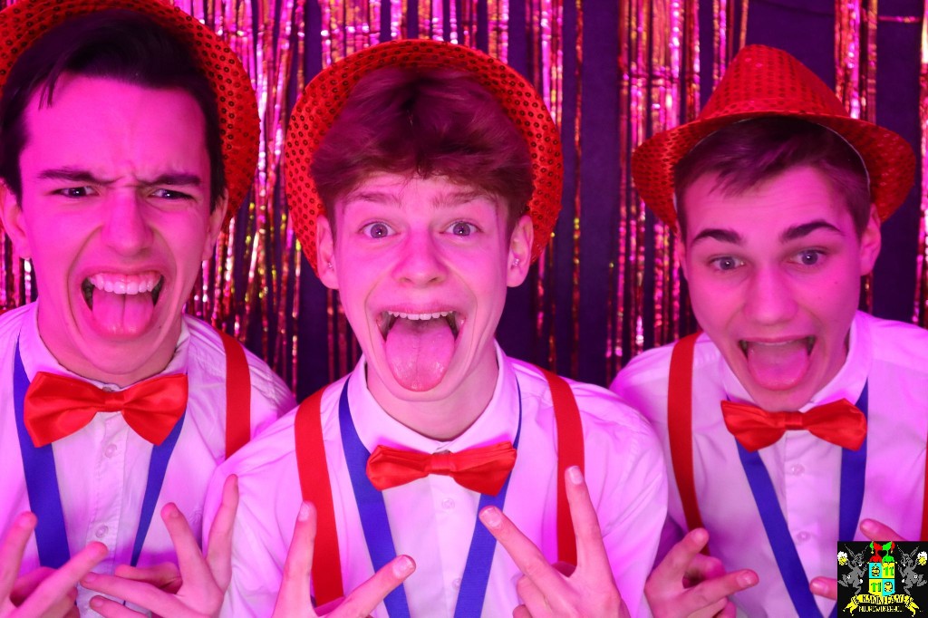 ../Images/Jeugd Opwarmbal Photobooth 241.jpg